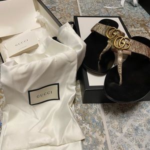 Gucci Leather thong sandal with Double G